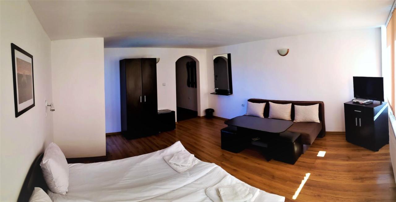 Yakovtsi Inn ภายนอก รูปภาพ